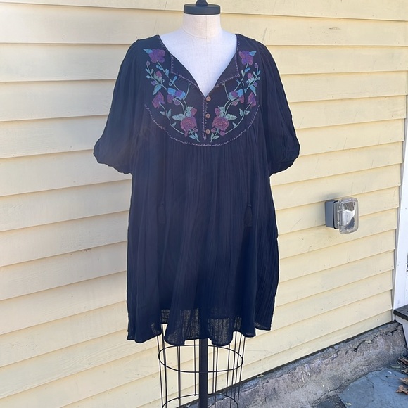 Free People FP embroidered peasant top tunic M black floral gauze - Picture 2 of 11